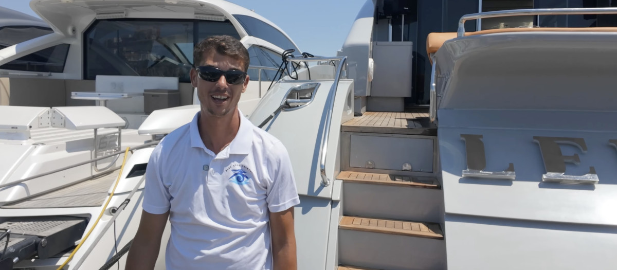 Jose es capitán de yate en Ibiza pero debido a la falta de vivienda reside en una furgoneta con su pareja.