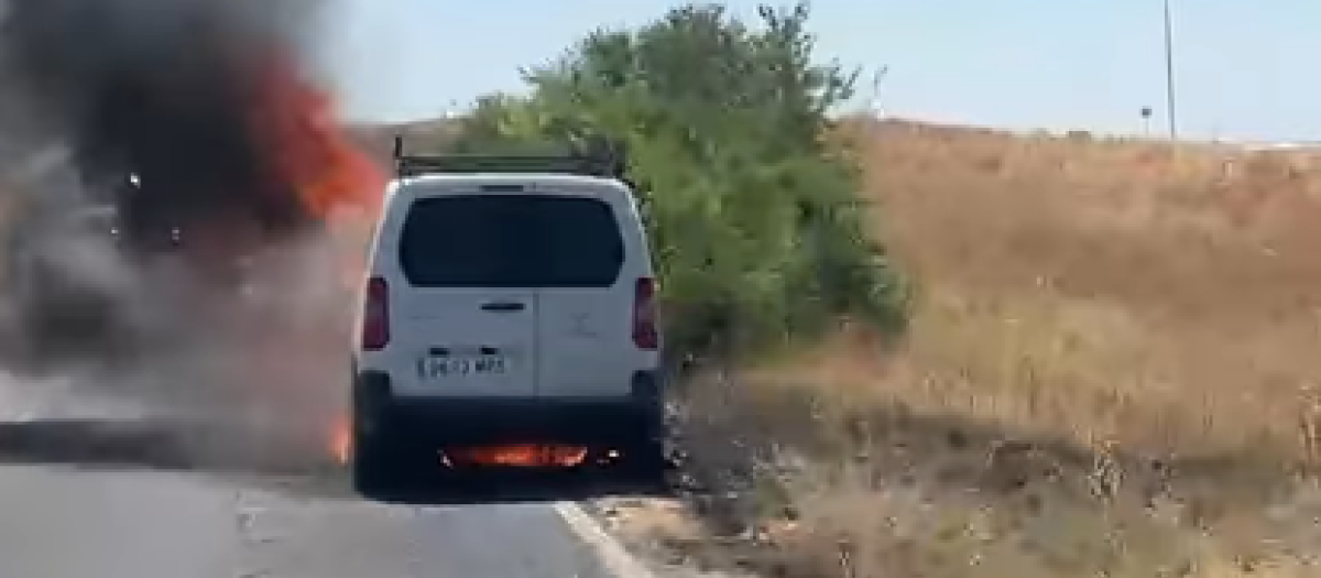 Incendio reciente en la sierra de Madrid que no está causado por la furgoneta, sino por los arcenes sucios