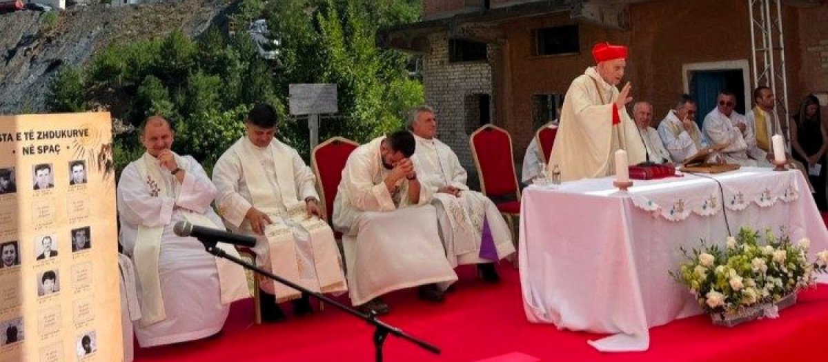 El cardenal albanés Ernest Simoni durante la misa de ayer viernes