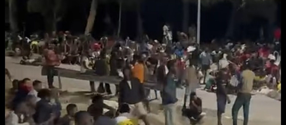 Así estarían las afueras del CETI de Ceuta en las últimas horas