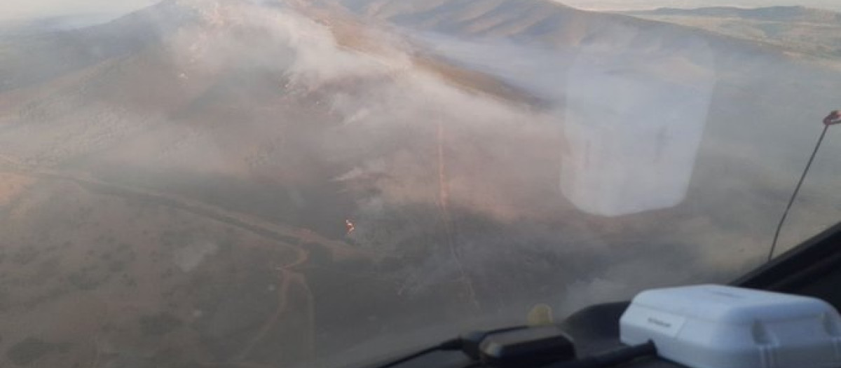 Incendio en Casas de Millán, desde el aire