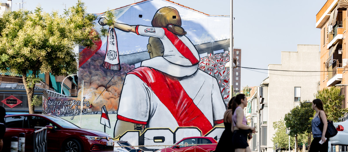 Grafitti frente al Estadio de Vallecas, a 29 de julio de 2026, en Madrid
