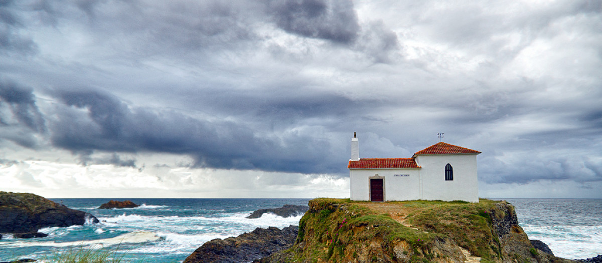 La ermita gallega atrapada por el Atlántico