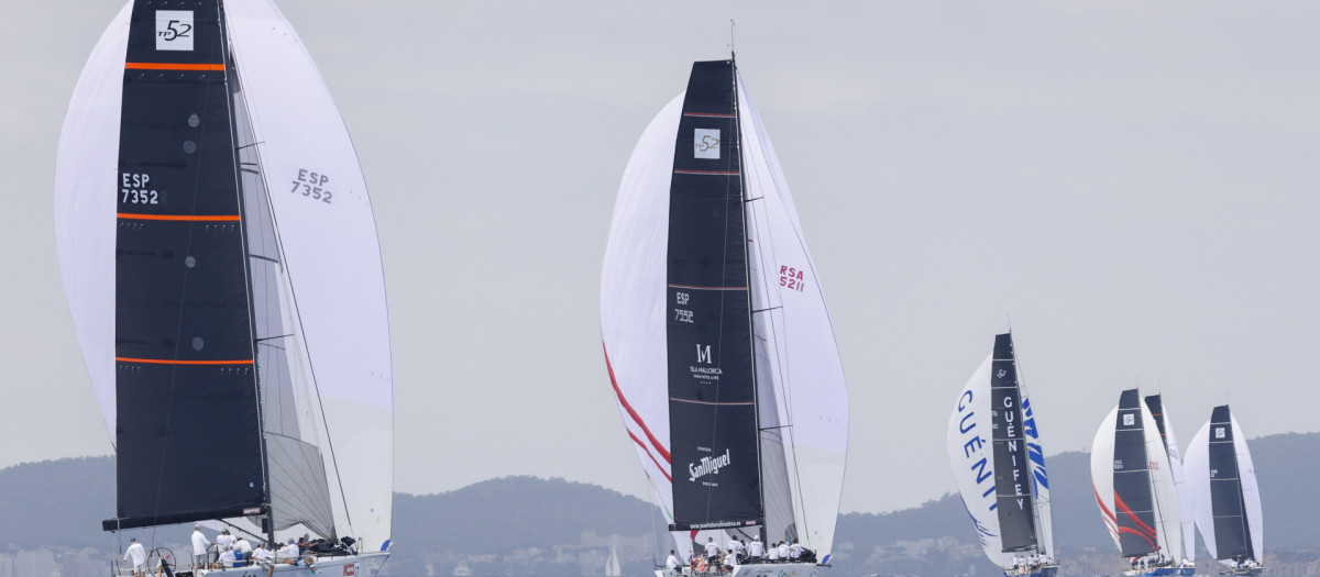 El Aifos compitiendo en la Copa del Rey de Vela Mapfre en 2025