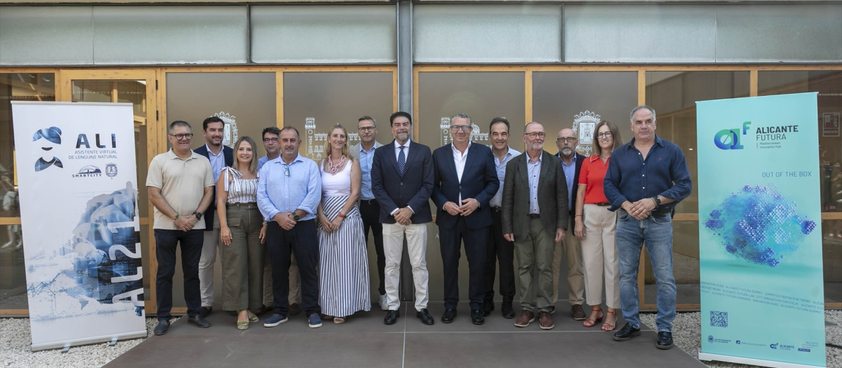Imagen de la presentación de la candidatura de Alicante a Capital Europea de la Innovación 2027

REMITIDA / HANDOUT por ERNESTO CAPARRÓS
Fotografía remitida a medios de comunicación exclusivamente para ilustrar la noticia a la que hace referencia la imagen, y citando la procedencia de la imagen en la firma
04/8/2026