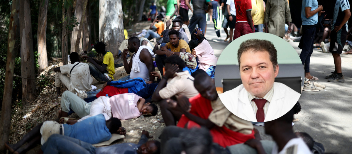Inmigrantes en Ceuta y el  doctor José Enrique Roviralta Arango, presidente del Colegio Oficial de Médicos de Ceuta