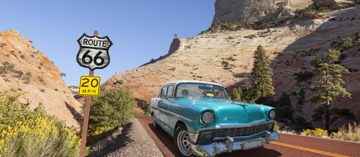 Un coche vintage en el National Park USA de la Ruta del 66