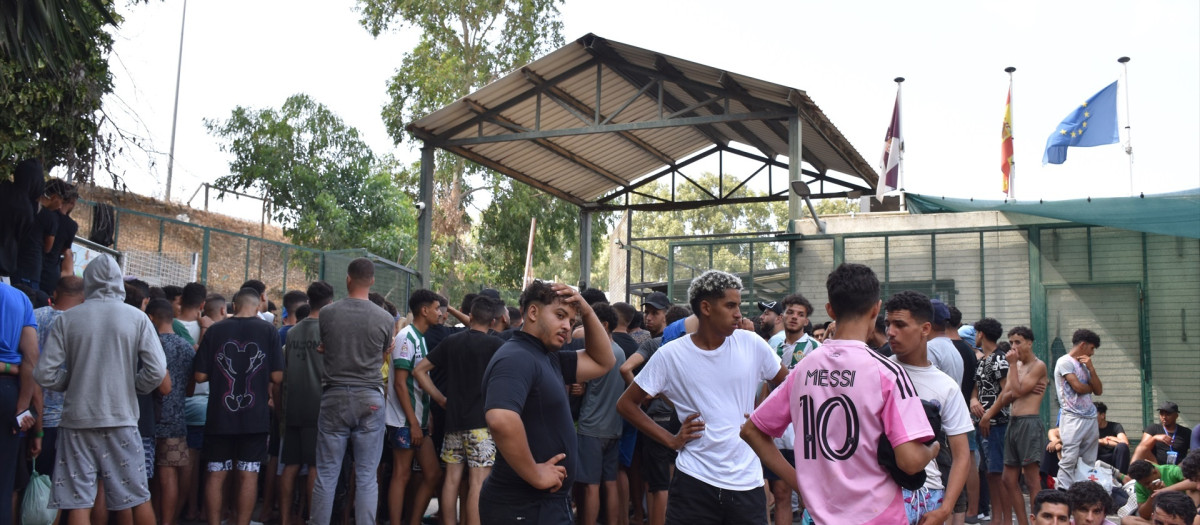 Las miles de personas de origen magrebí que llegaron a Ceuta colapsaron el Centro de Estancia Temporal de Inmigrantes (CETI)