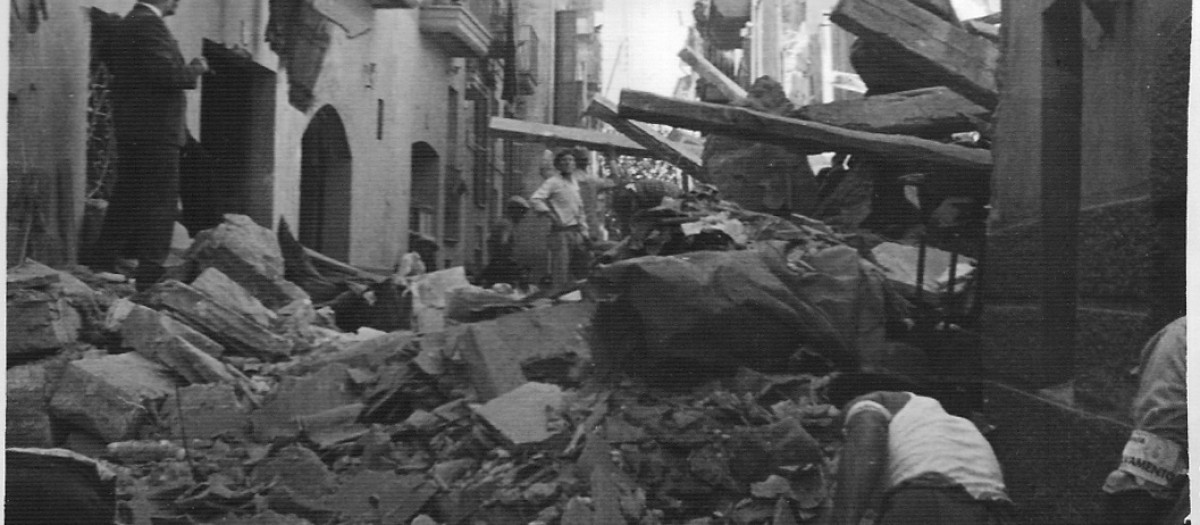 La calle Jaume Ferrer, de La Lonja, Palma, tras el bombardeo del 30 de mayo de 1938. Memorias de Luigi Mancini.