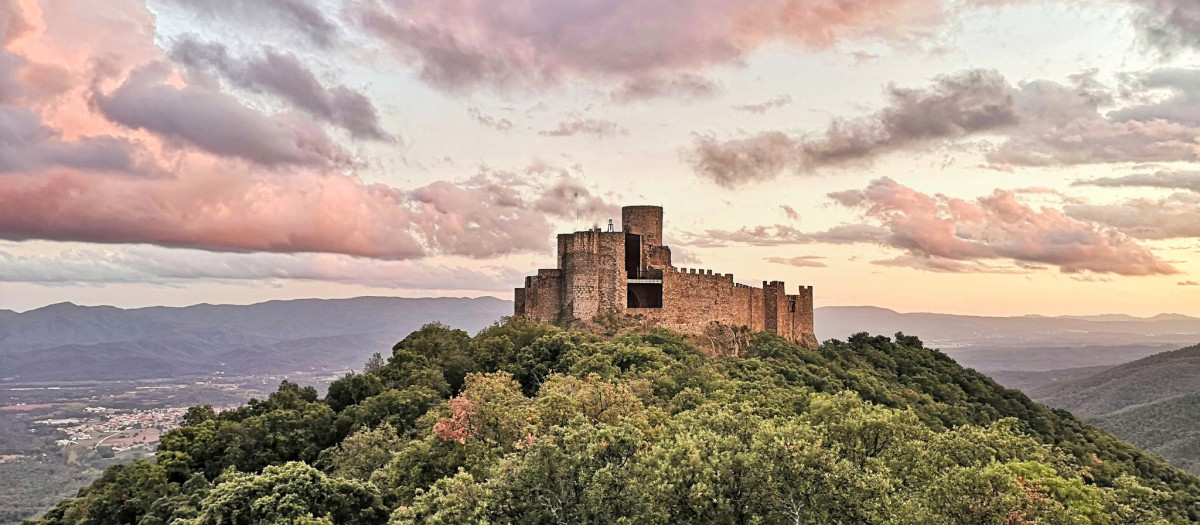 Vista panorámica del castillo de Montsoriu
