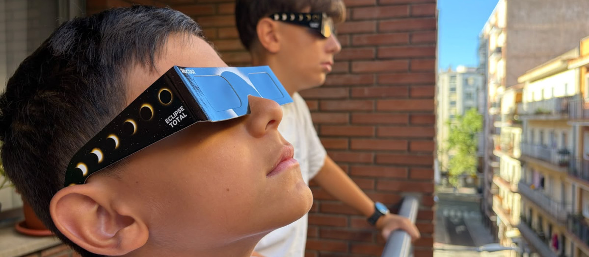 Gafas homologafas para ver el eclipse de sol del mes de agosto