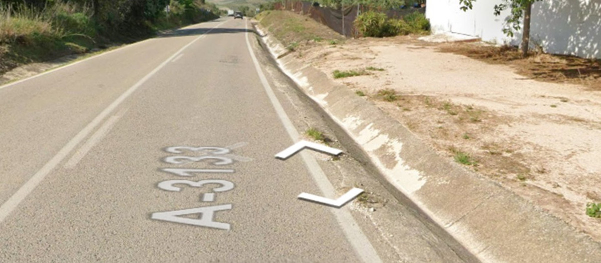 Carretera en la que ha tenido lugar el accidente en Montalbán de Córdoba