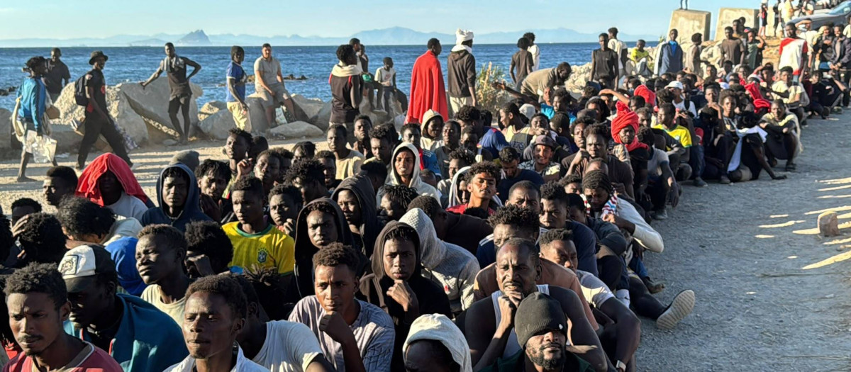 Una ONG de Ceuta reparte más de 12.000 comidas entre migrantes desde la entrada masiva