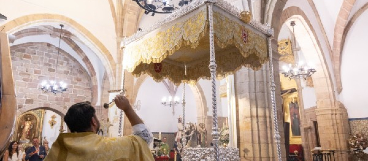 Palio nuevo de la Virgen del Sol de Adamuz