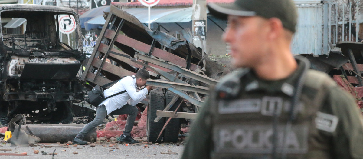 Imagen de archivo de un policía tras un atentado en Cúcuta