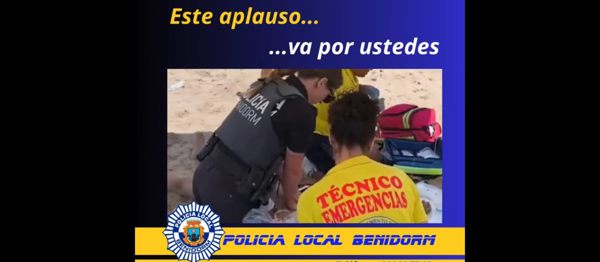 La Policía Local de Benidorm salva la vida a un anciano en la playa