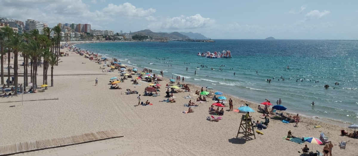 Imagen de archivo de la playa de Villajoyosa