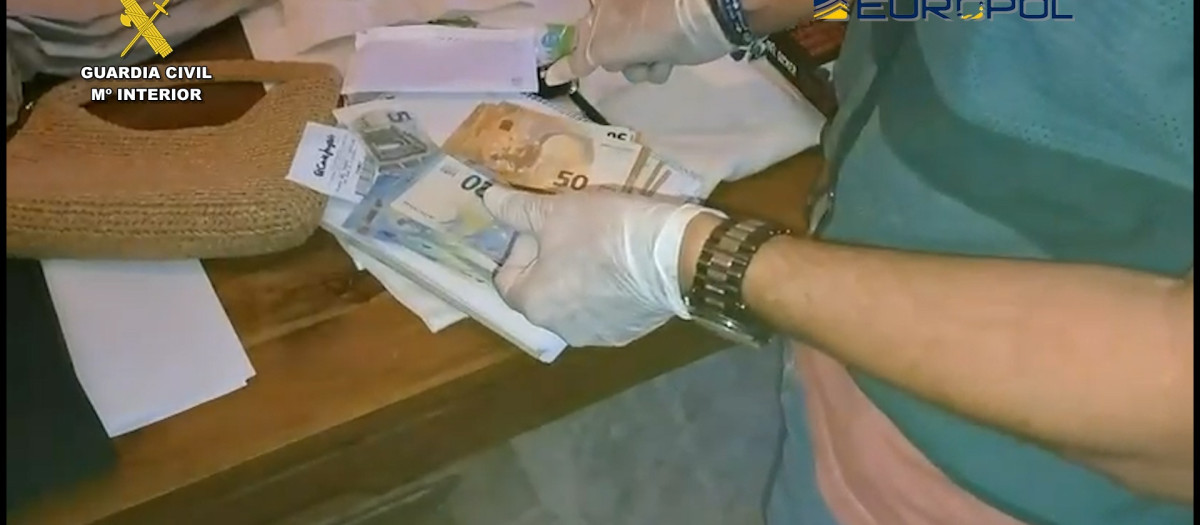 Desmantelada una red de los hermanos Sánchez Castro que blanqueó 8,6 millones procedentes del narcotráfico

REMITIDA / HANDOUT por GUARDIA CIVIL
Fotografía remitida a medios de comunicación exclusivamente para ilustrar la noticia a la que hace referencia la imagen, y citando la procedencia de la imagen en la firma
10/8/2026