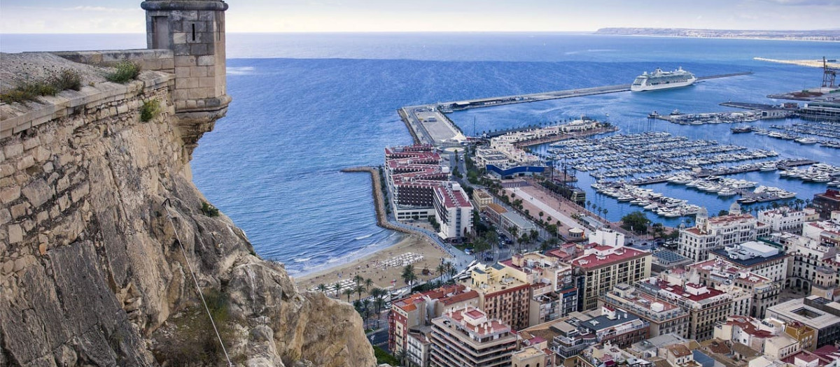 Vista de la ciudad de Alicante desde el Castillo de Santa Bárbara