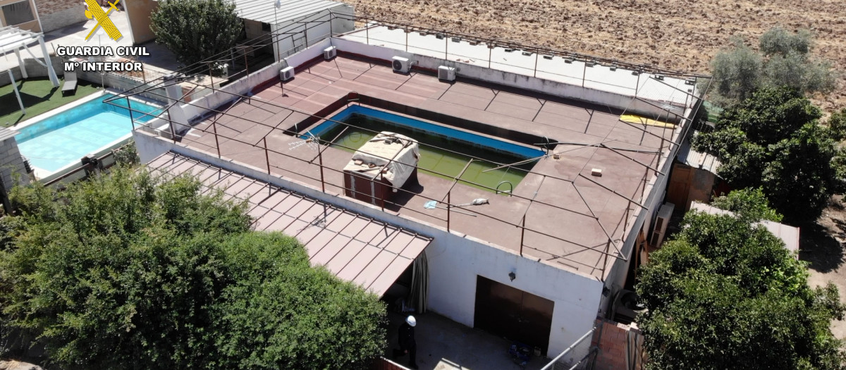 Vivienda donde estaba la plantación de marihuana desmantelada por la Guardia Civil en Córdoba