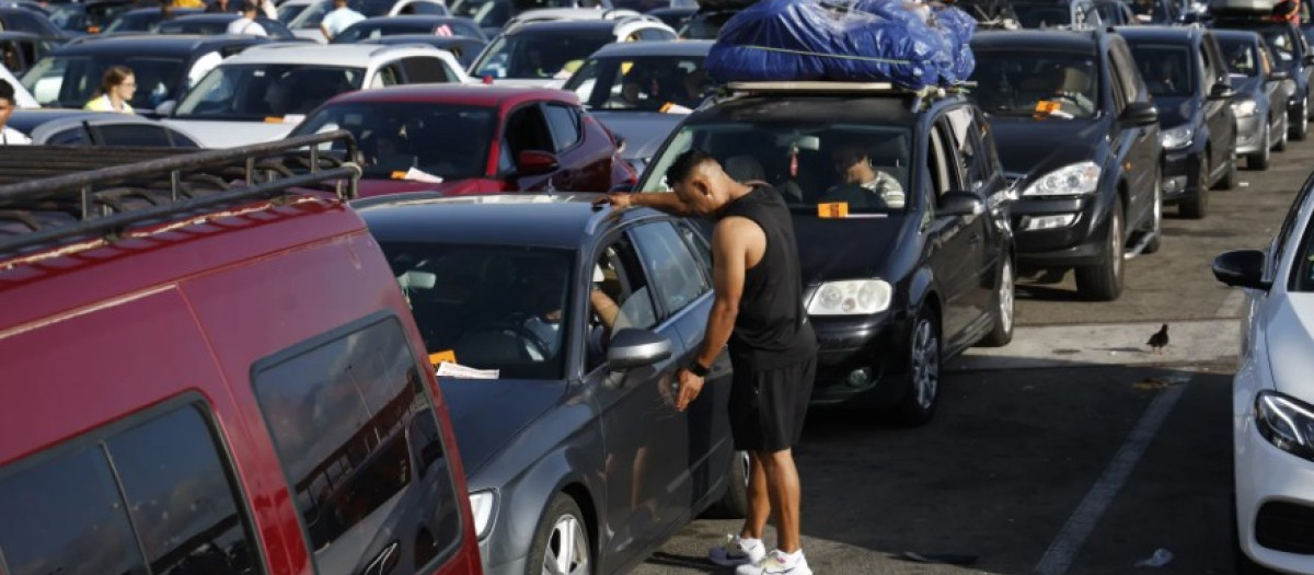 El puerto de Tarifa registró un máximo histórico de 1.929 coches embarcados en 24 horas