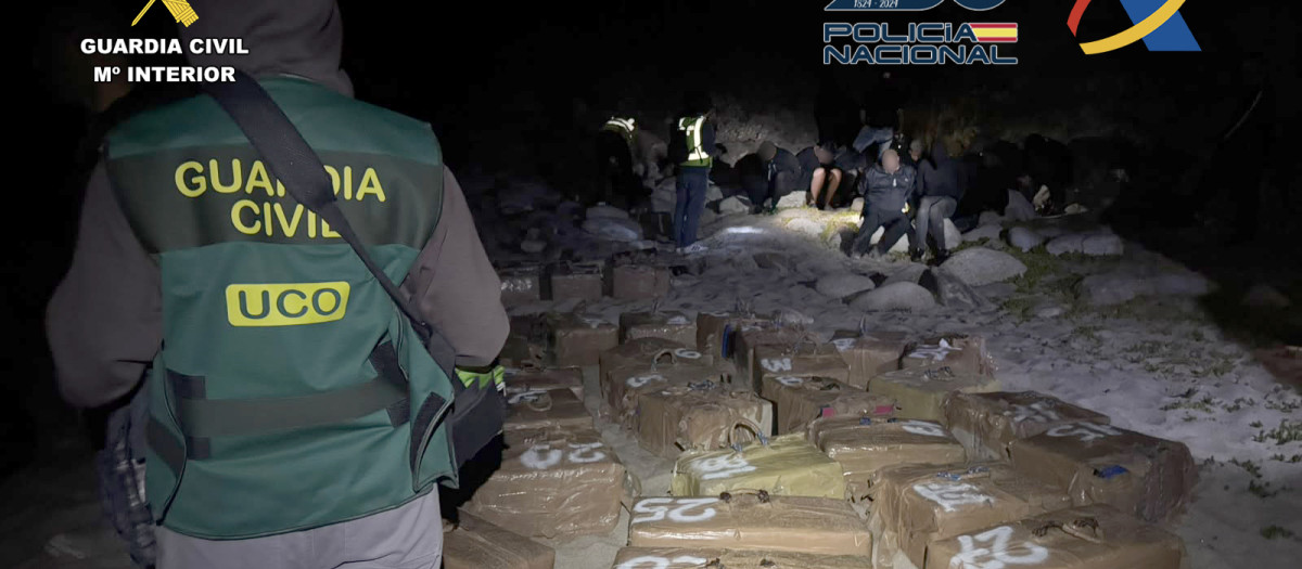 Fardos encontrados en la descarga