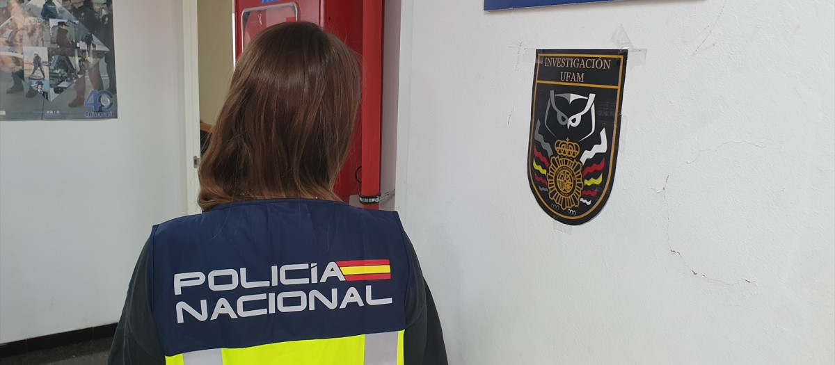 Imagen de archivo de una agente de la UFAM de la Policía Nacional.