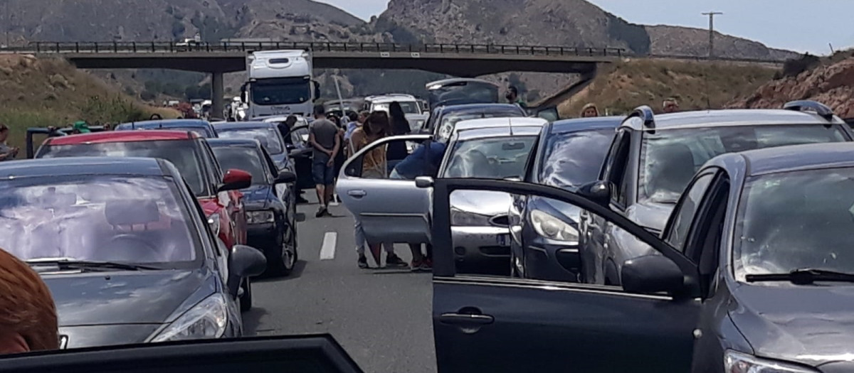Imagen de archivo de una retención en la A-7 a la altura de Orihuela (Alicante)