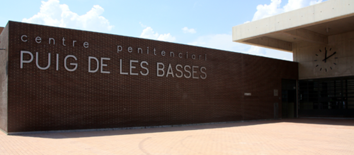 Entrada a la prisión de Puig de les Basses, en Figueres (Gerona)