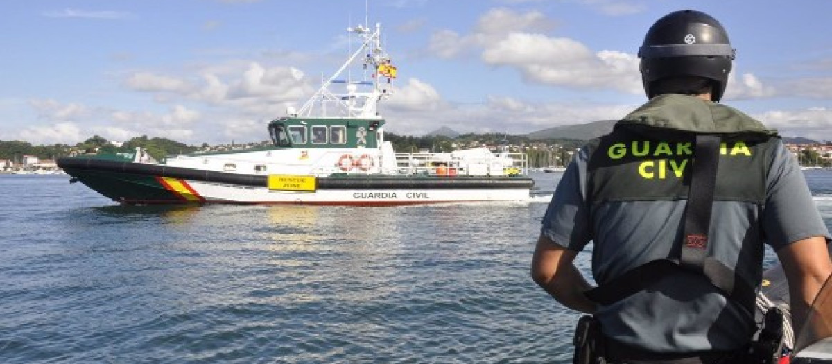 El Servicio Marítimo de la Guardia Civil, también conocido como SEMAR, es una unidad especializada encargada de garantizar la seguridad y vigilancia en las aguas marítimas