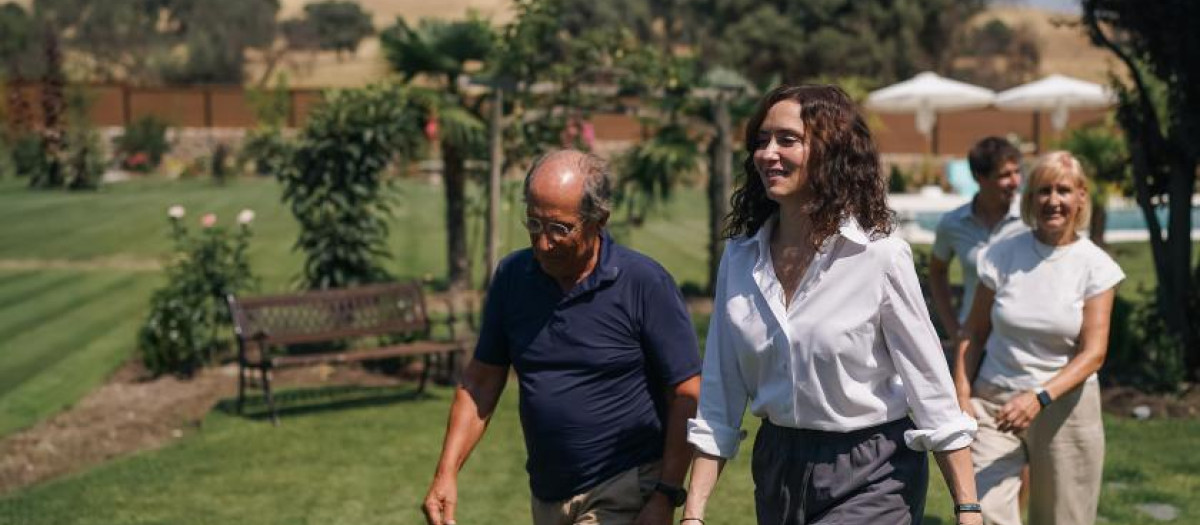 Ayuso destina 1 millón de euros para eliminar arizónicas en viviendas próximas a áreas forestales