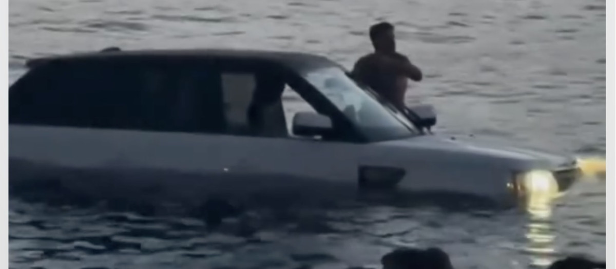 El desenfreno en Ibiza llega también al mar.