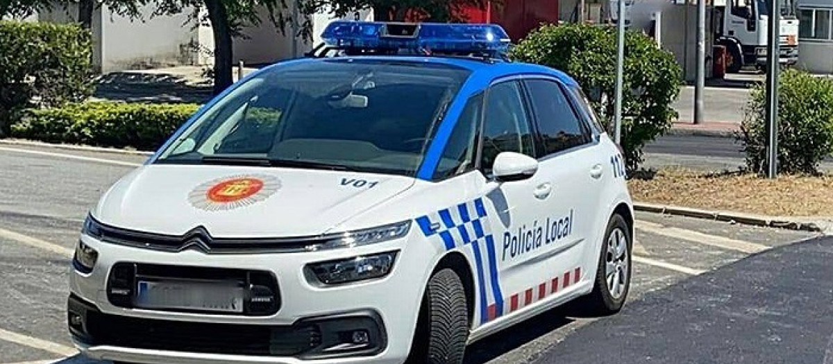 Coche de la Policía Local de Ávila

REMITIDA / HANDOUT por POLICÍA LOCAL DE ÁVILA
Fotografía remitida a medios de comunicación exclusivamente para ilustrar la noticia a la que hace referencia la imagen, y citando la procedencia de la imagen en la firma
19/5/2025