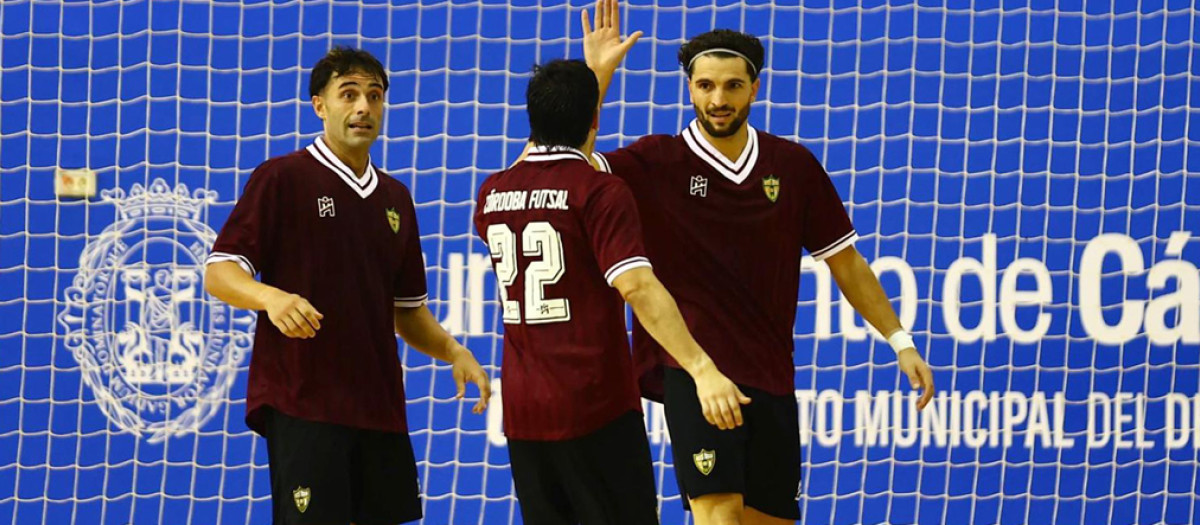 Zequi celebra su gol para el Córdoba Patrimonio