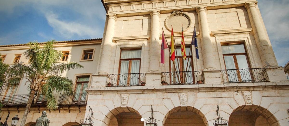 Fachada del Ayuntamiento de Gandía (Valencia)