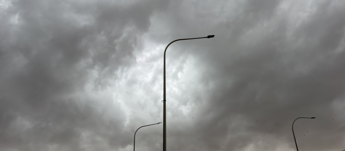 Imagen de archivo de un cielo cubierto en San Juan de Alicante