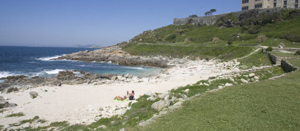 Esta es la playa más pequeña de Galicia