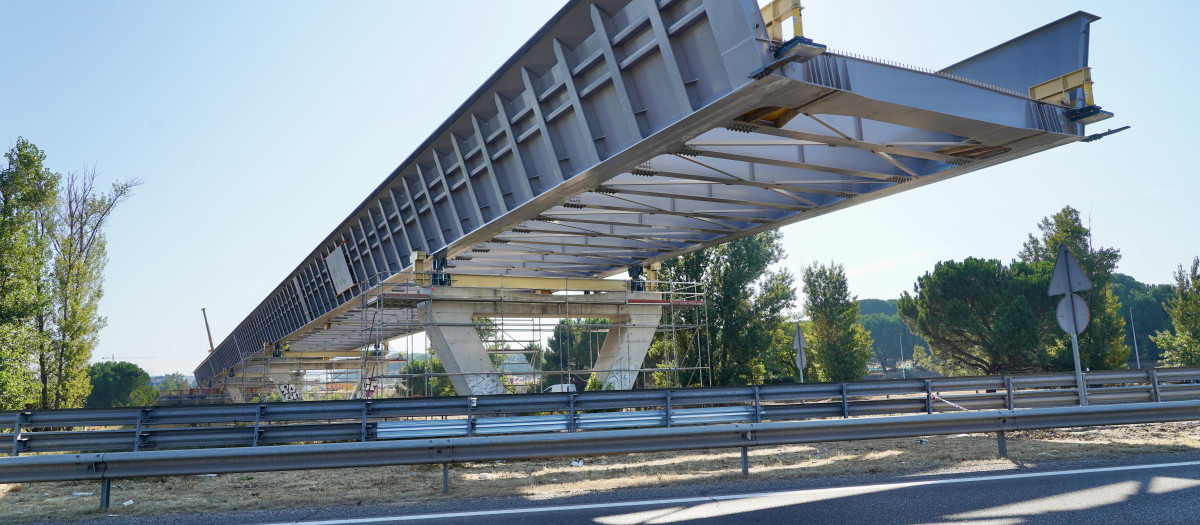 Obras de la pasarela de la variante de trenes de mercancías sobre la N-601