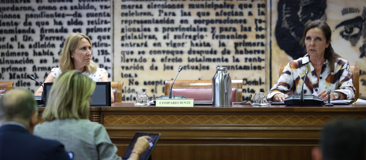 Asiento del compareciente vacío en la Comisión de Asuntos Exteriores, en el Senado, a 17 de agosto de 2026