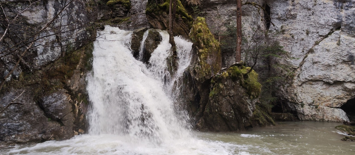 Cascada de Belabarce ur-jauzia