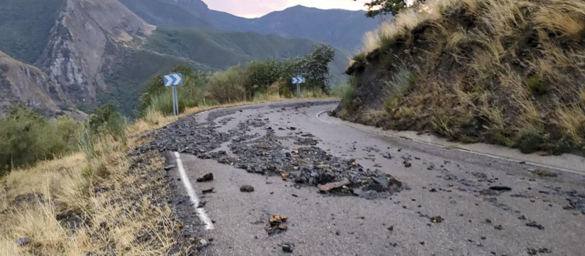 Acceso a Peñalba de Santiago, uno de los pueblos afectados por la riada en El Bierzo