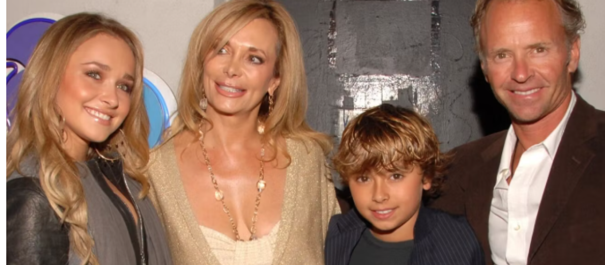 Hayden Panettiere junto a sus padres y su hermano Jansen