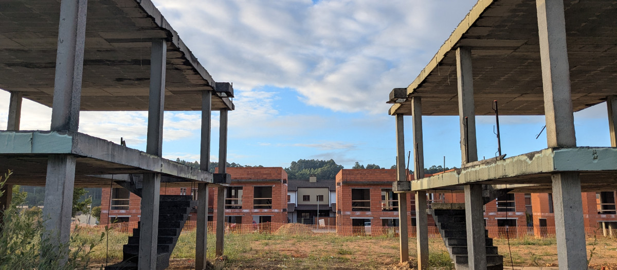 Chalets de Costa Miño abandonados y en construcción