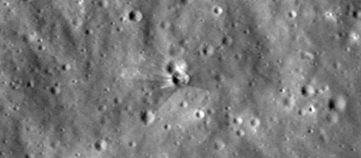 Cráter en la Luna provocado por un impacto de un cohete de SpaceX