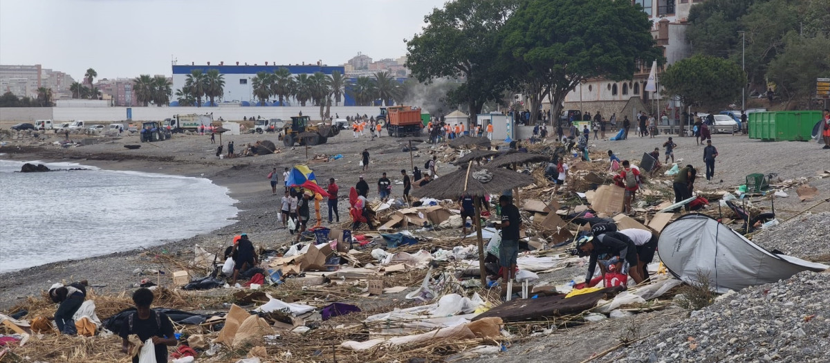 El asentamiento improvisado de la playa del Trampolín, a 20 de agosto de 2026