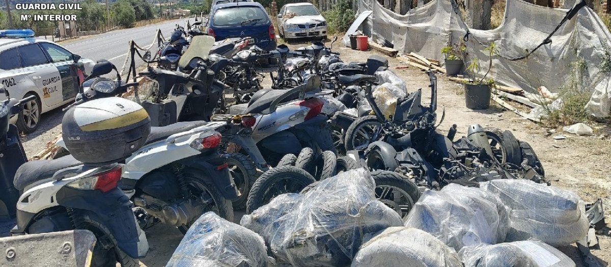Recuperan 19 motos robadas en una fábrica abandonada de Mallorca