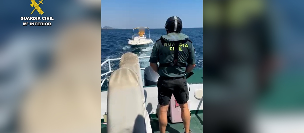 La Guardia Civil remolca una embarcación a la deriva en Tarragona

REMITIDA / HANDOUT por GUARDIA CIVIL
Fotografía remitida a medios de comunicación exclusivamente para ilustrar la noticia a la que hace referencia la imagen, y citando la procedencia de la imagen en la firma
21/8/2026