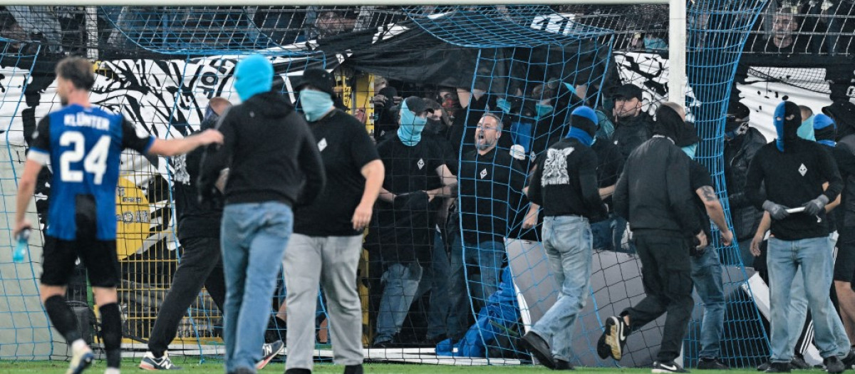 Disturbios tras la invasión del campo en la Copa de Alemania