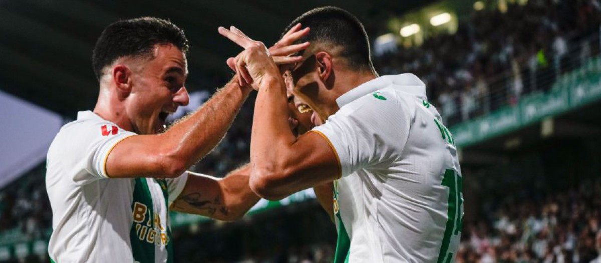 Diego Bri y Víctor Sánchez celebran el 1-0 al Girona