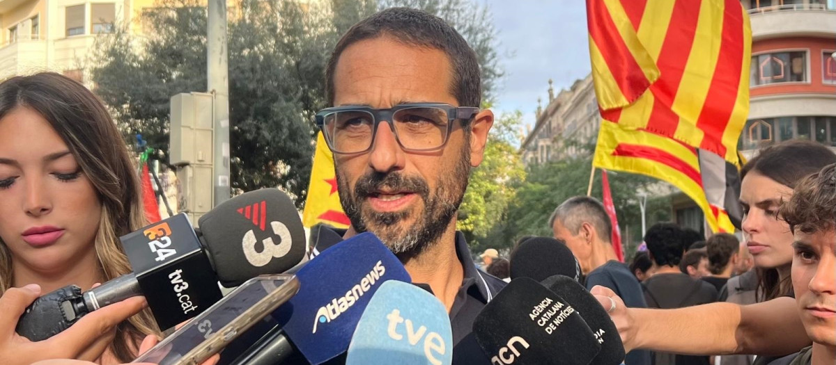 El secretario general de la CUP, Non Casadevall, antes de la manifestación de la Diada el 11 de septiembre de 2025.
